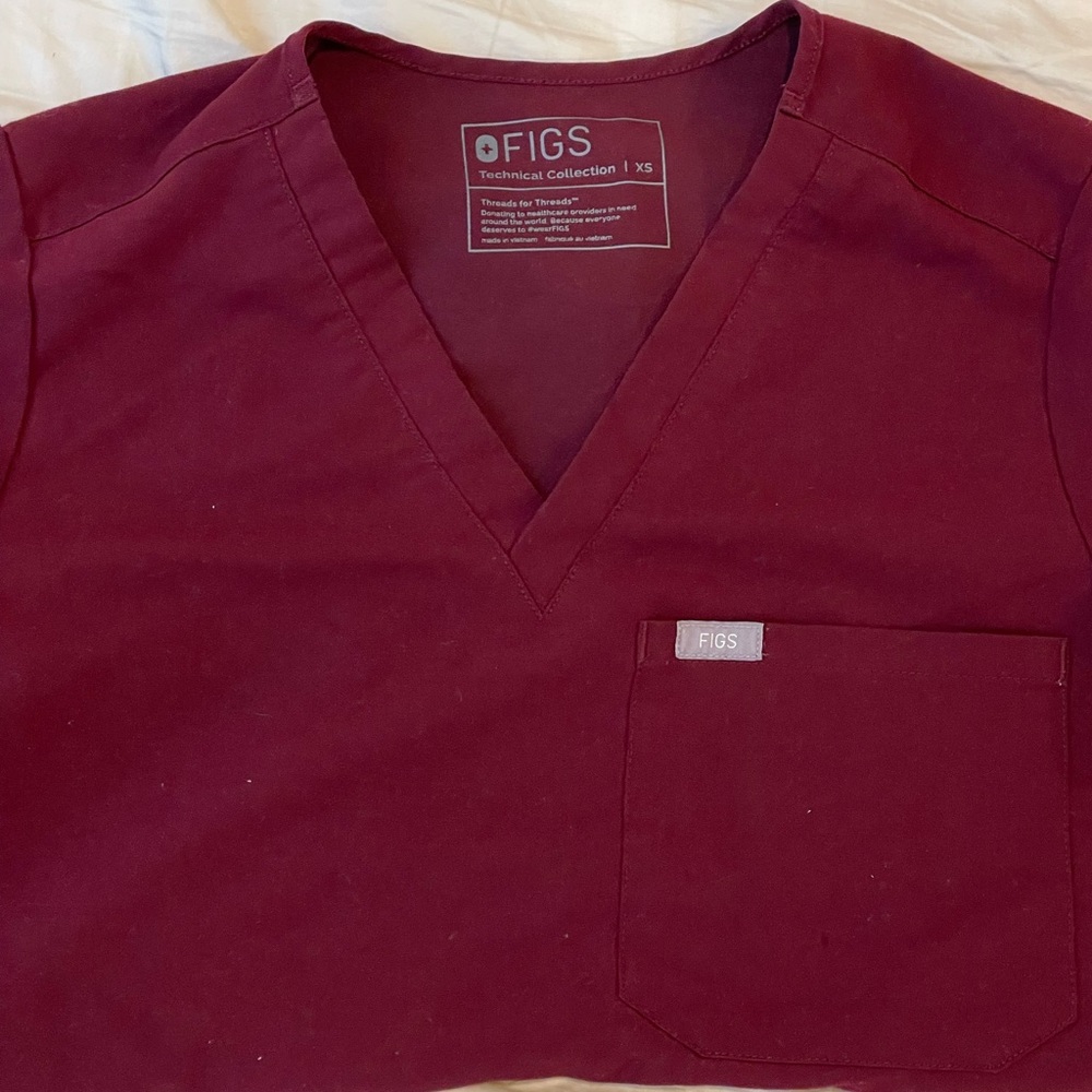FIGS CATARINA SCRUB TOP BURGUNDY